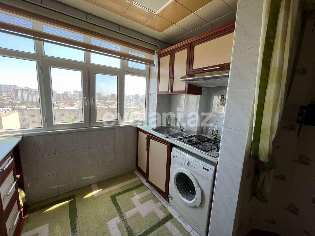 Satılır, köhnə tikili, 3 otaqlı, 65 m², Bakı, Binəqədi r, M. Rəsulzadə q, Azadlıq prospekti m.