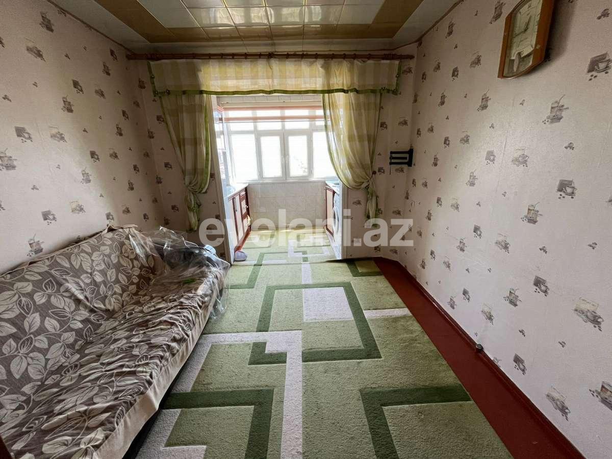 Satılır, köhnə tikili, 3 otaqlı, 65 m², Bakı, Binəqədi r, M. Rəsulzadə q, Azadlıq prospekti m.