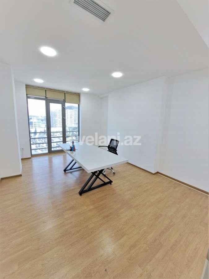 Сдаётся, офис, 5-комнаты, 200 m², Баку, Хатаинский r, Шах Исмаил Хатаи m.