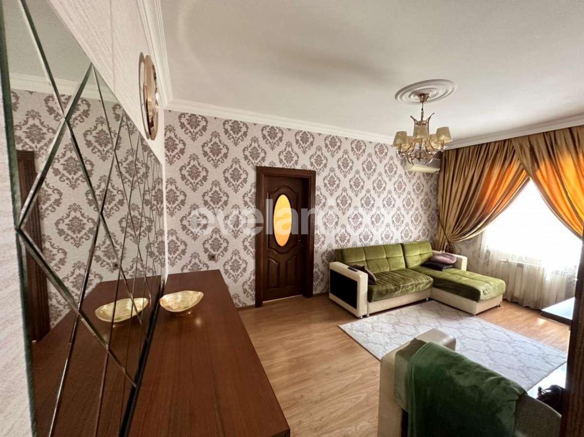 Satılır, köhnə tikili, 4 otaqlı, 99.99 m², Bakı, Nizami r, Xalqlar Dostluğu m.