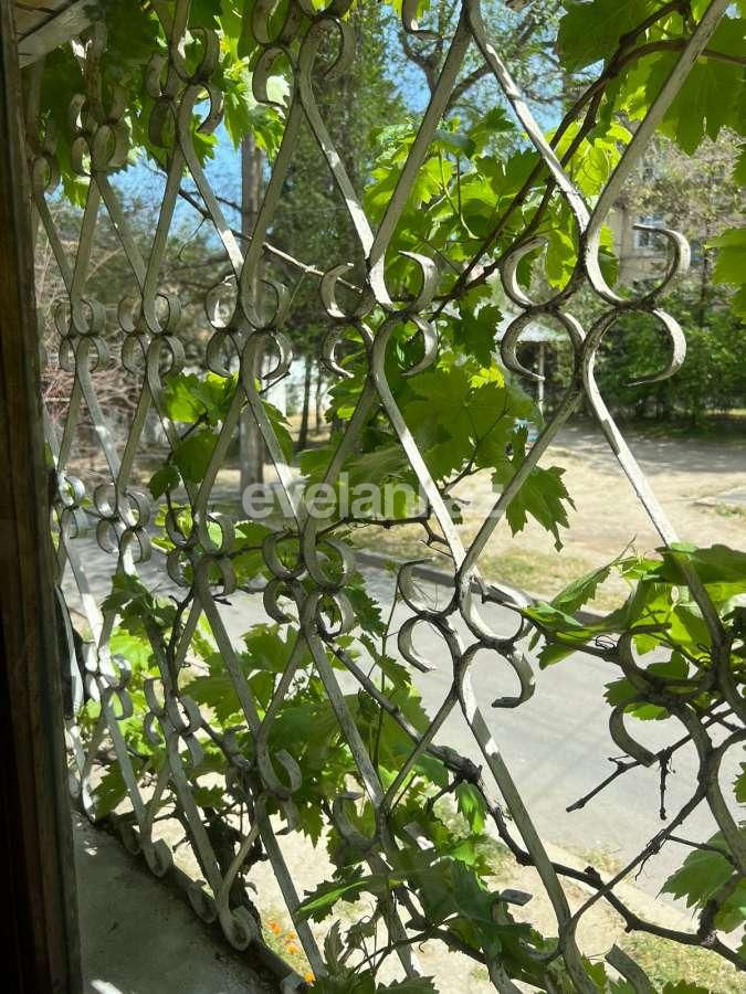 Satılır, köhnə tikili, 3 otaqlı, 80 m², Bakı, Nizami r, 8-ci kilometr q, Qara Qarayev m.