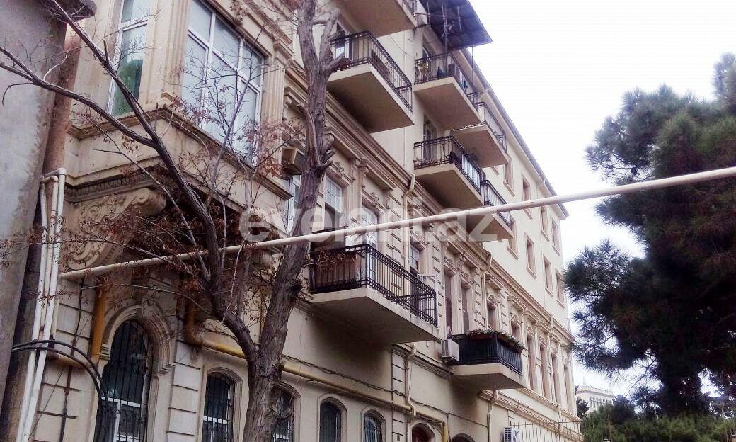 Satılır, köhnə tikili, 3 otaqlı, 85 m², Bakı, Səbail r, İçəri Şəhər m.