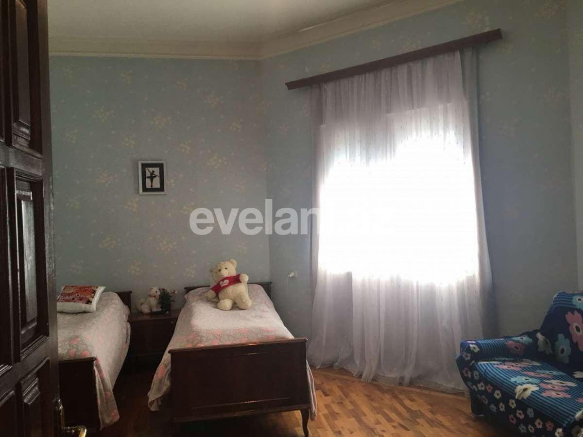 Satılır, köhnə tikili, 4 otaqlı, 117 m², Bakı, Səbail r, Bayıl q.