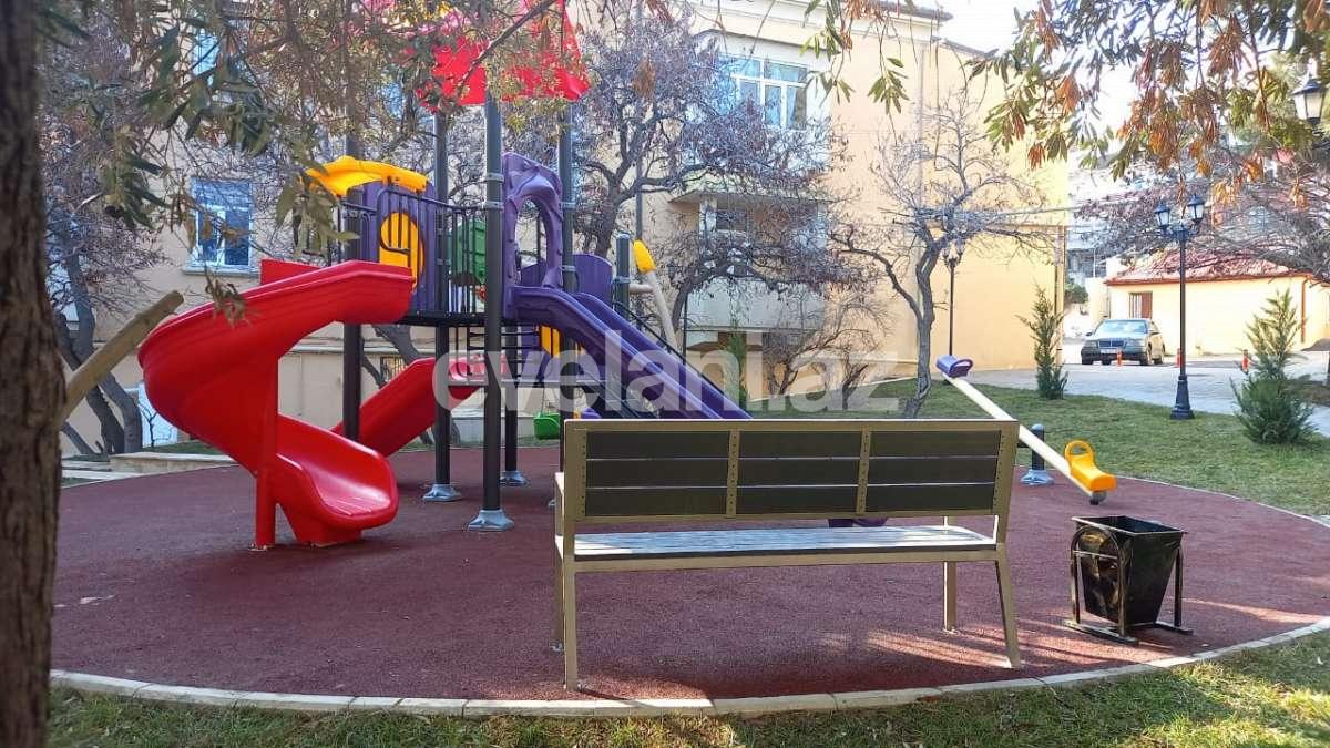 Satılır, köhnə tikili, 4 otaqlı, 117 m², Bakı, Səbail r, Bayıl q.