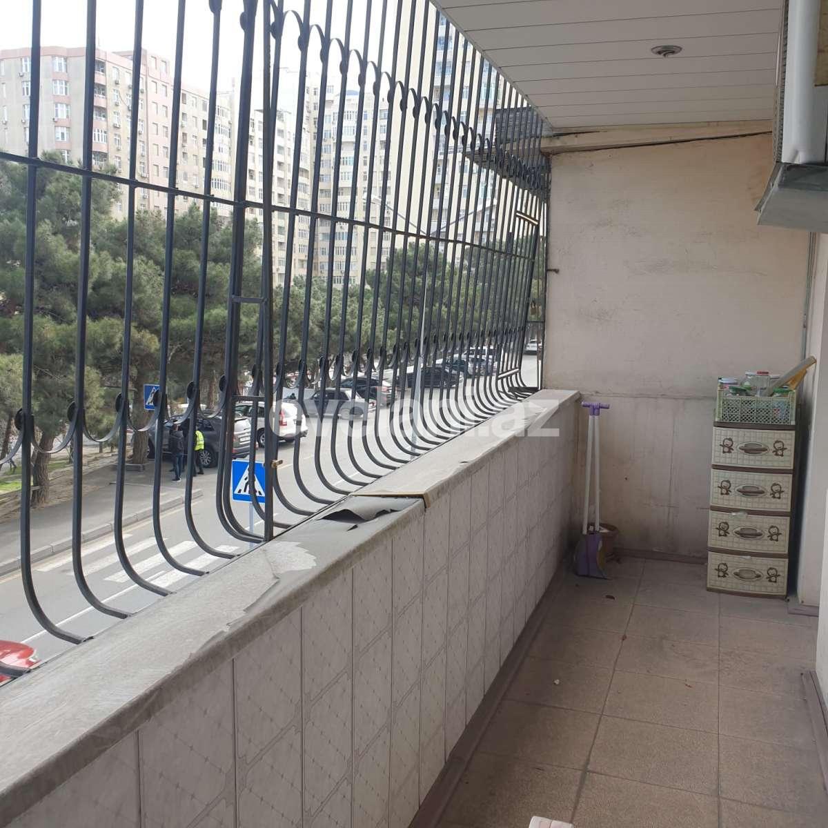 Продаётся, вторичка, 3-комнаты, 65 m², Баку, Ясамальский r, Элмляр Академиясы m.