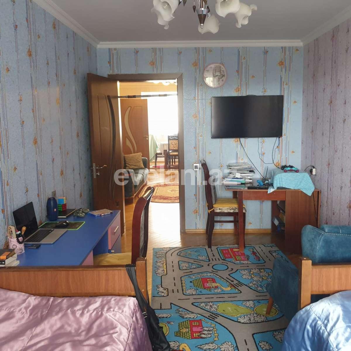 Продаётся, вторичка, 3-комнаты, 65 m², Баку, Ясамальский r, Элмляр Академиясы m.