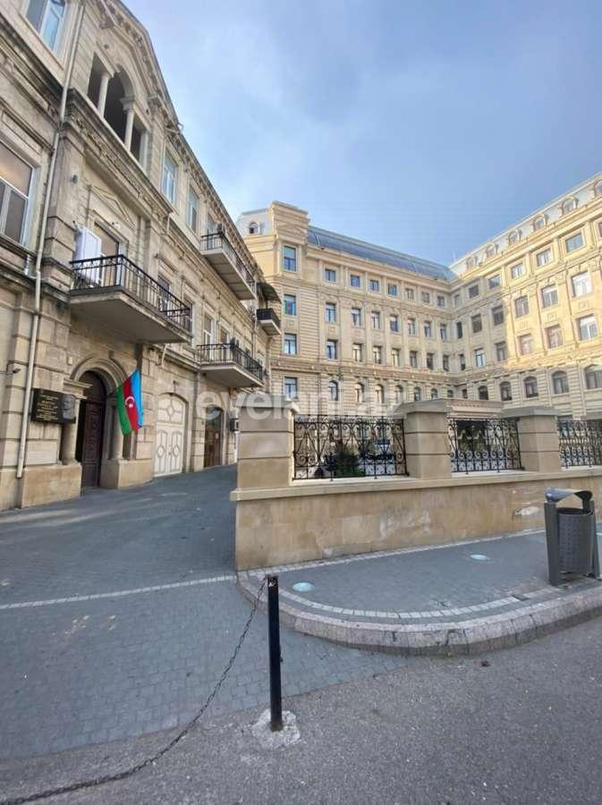 Kirayə verilir, köhnə tikili, 4 otaqlı, 130 m², Bakı, Səbail r, İçəri Şəhər m.