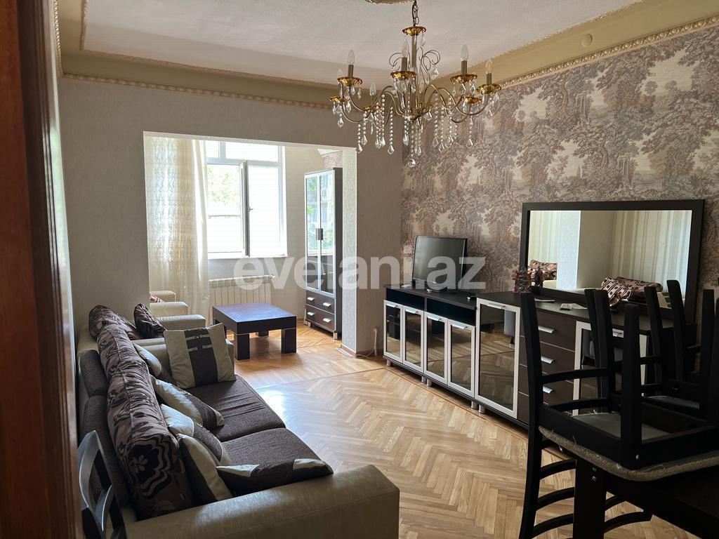 Kirayə verilir, köhnə tikili, 3 otaqlı, 85 m², Bakı, Binəqədi r, 8-ci mikrorayon q, Azadlıq prospekti m.