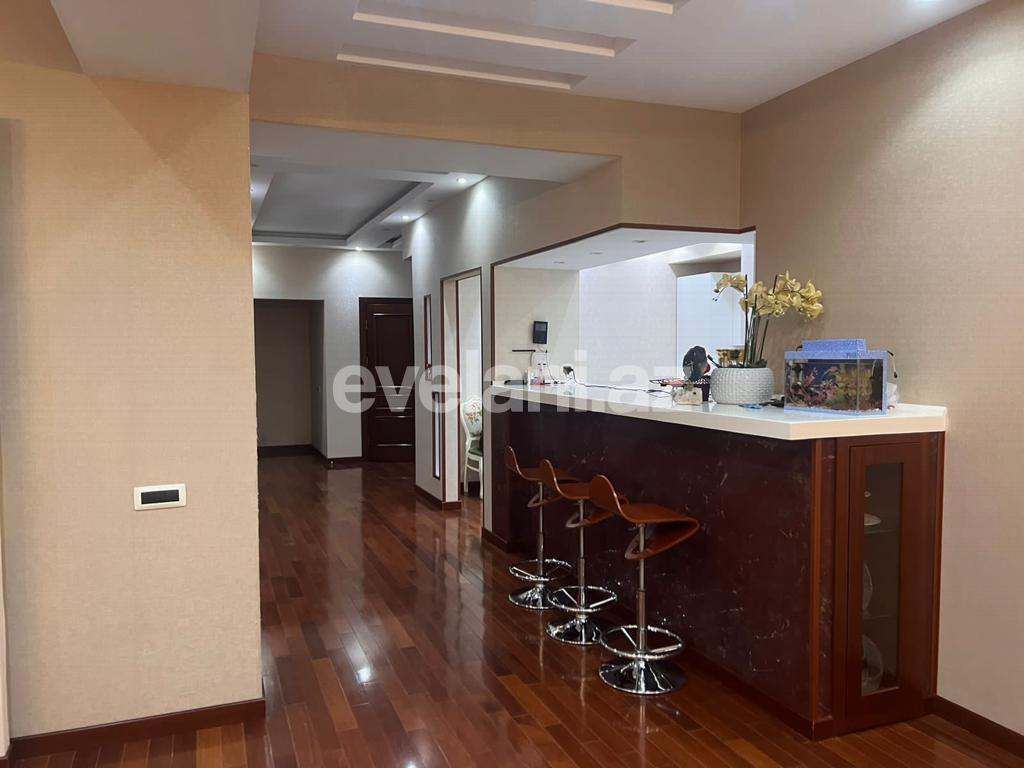 Сдаётся, вторичка, 4-комнаты, 166 m², Баку, Хатаинский r, Шах Исмаил Хатаи m.