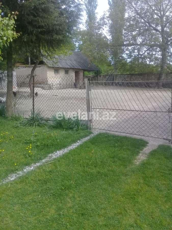 Satılır, həyət evi / bağ, 3 otaqlı, 71 m², Şəki