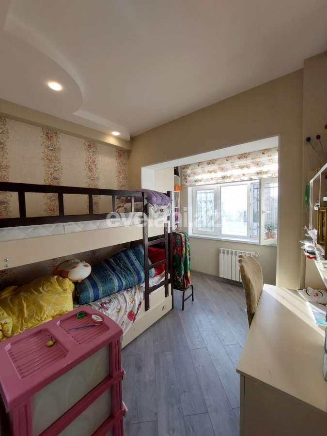 Satılır, köhnə tikili, 3 otaqlı, 65 m², Bakı, Nizami r, Xalqlar Dostluğu m.