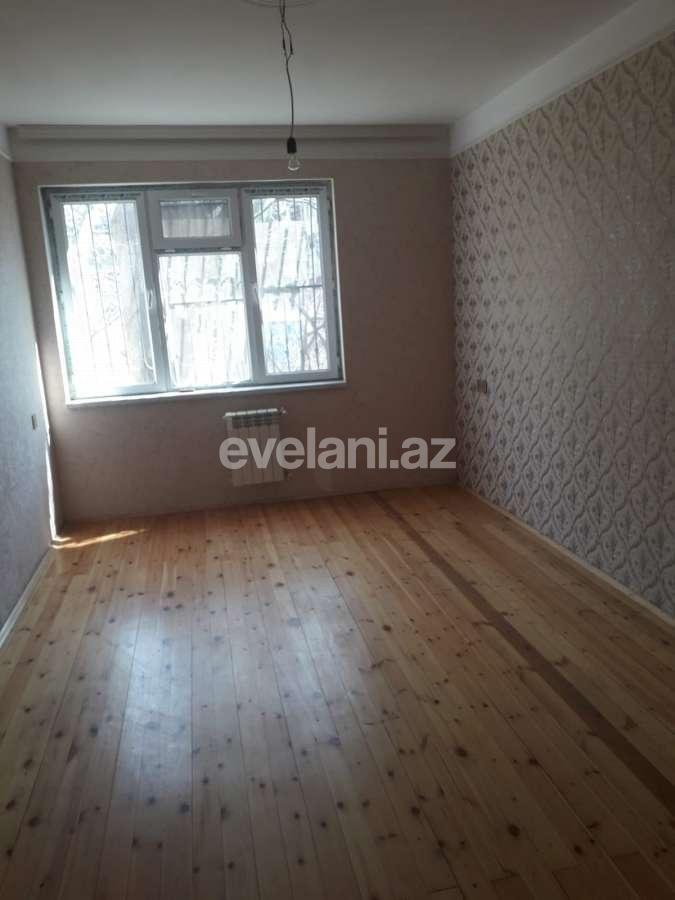 Satılır, köhnə tikili, 3 otaqlı, 70 m², Bakı, Binəqədi r, 8-ci mikrorayon q, Azadlıq prospekti m.