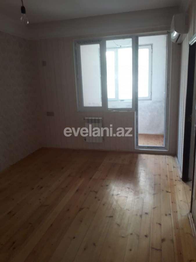 Satılır, köhnə tikili, 3 otaqlı, 70 m², Bakı, Binəqədi r, 8-ci mikrorayon q, Azadlıq prospekti m.