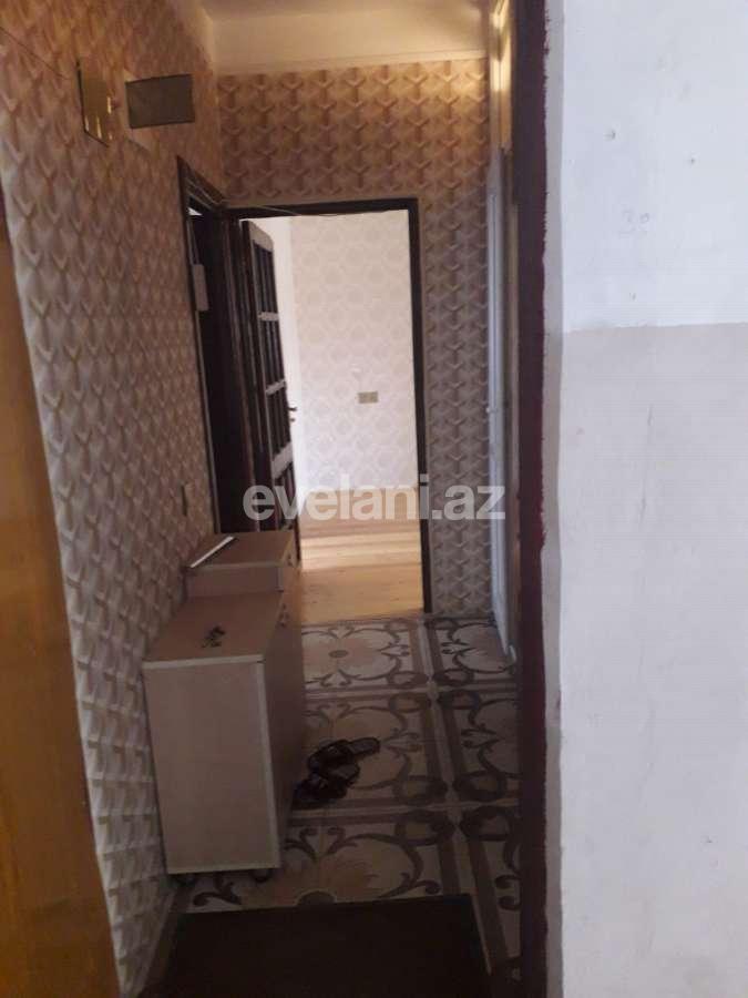 Satılır, köhnə tikili, 3 otaqlı, 70 m², Bakı, Binəqədi r, 8-ci mikrorayon q, Azadlıq prospekti m.