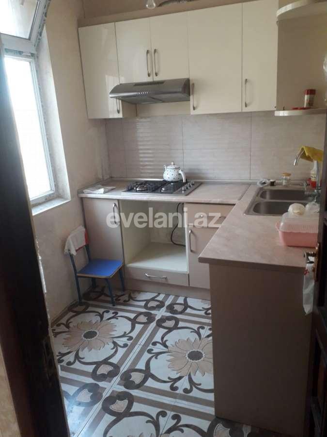Satılır, köhnə tikili, 3 otaqlı, 70 m², Bakı, Binəqədi r, 8-ci mikrorayon q, Azadlıq prospekti m.