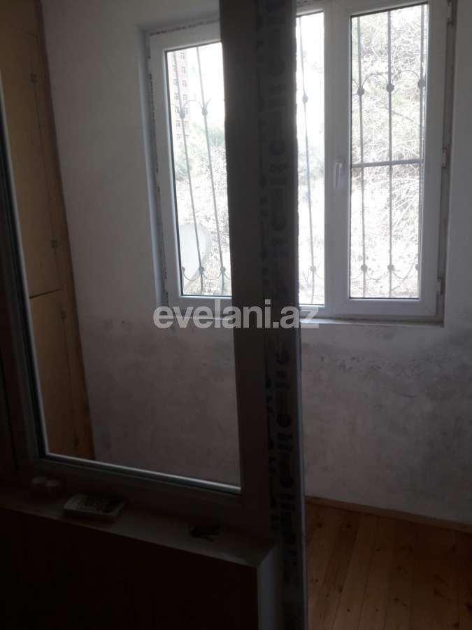 Satılır, köhnə tikili, 3 otaqlı, 70 m², Bakı, Binəqədi r, 8-ci mikrorayon q, Azadlıq prospekti m.