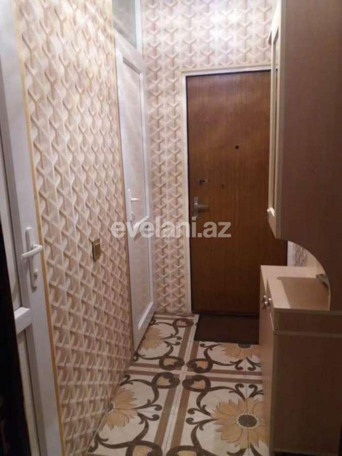 Satılır, köhnə tikili, 3 otaqlı, 70 m², Bakı, Binəqədi r, 8-ci mikrorayon q, Azadlıq prospekti m.
