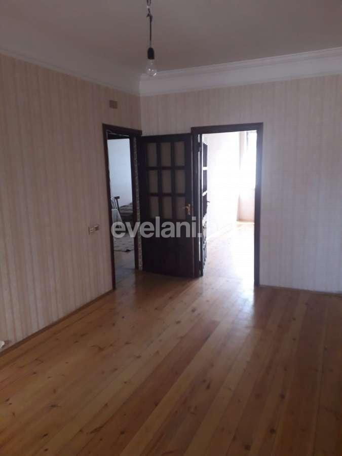 Satılır, köhnə tikili, 3 otaqlı, 70 m², Bakı, Binəqədi r, 8-ci mikrorayon q, Azadlıq prospekti m.