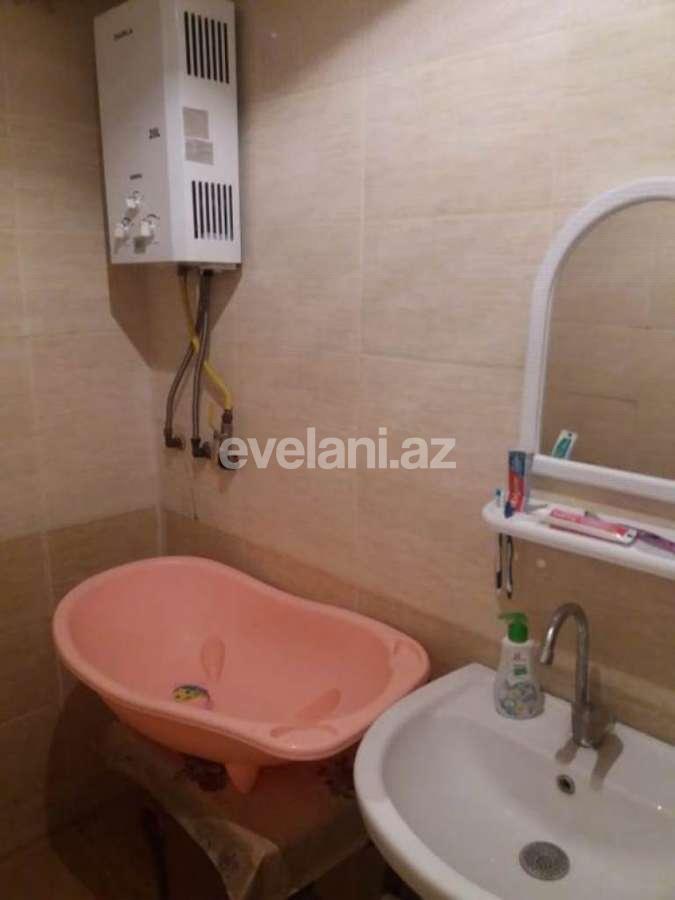 Satılır, köhnə tikili, 3 otaqlı, 70 m², Bakı, Binəqədi r, 8-ci mikrorayon q, Azadlıq prospekti m.