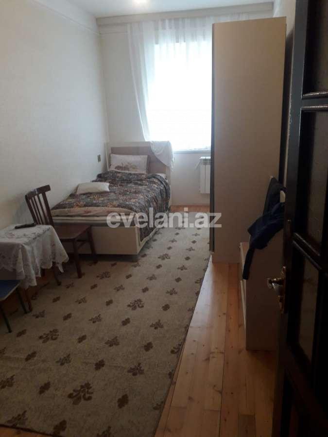 Satılır, köhnə tikili, 3 otaqlı, 70 m², Bakı, Binəqədi r, 8-ci mikrorayon q, Azadlıq prospekti m.