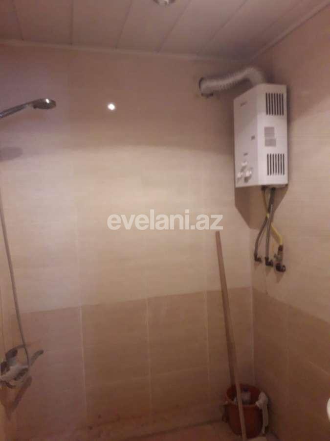 Satılır, köhnə tikili, 3 otaqlı, 70 m², Bakı, Binəqədi r, 8-ci mikrorayon q, Azadlıq prospekti m.