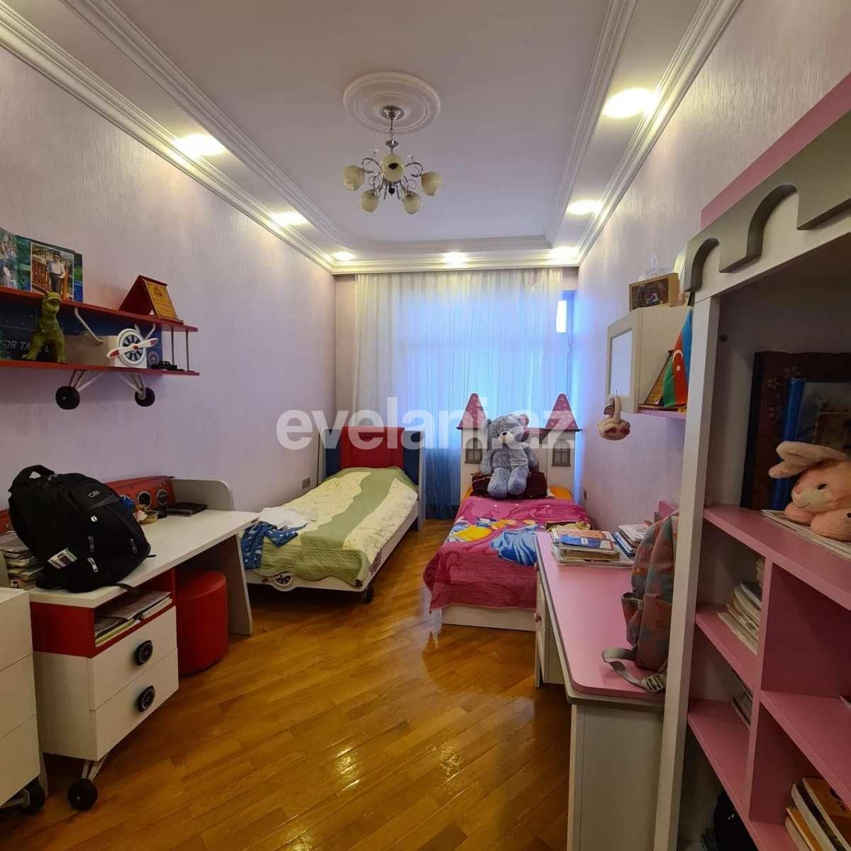 Satılır, yeni tikili, 3 otaqlı, 130 m², Bakı, Nizami r.