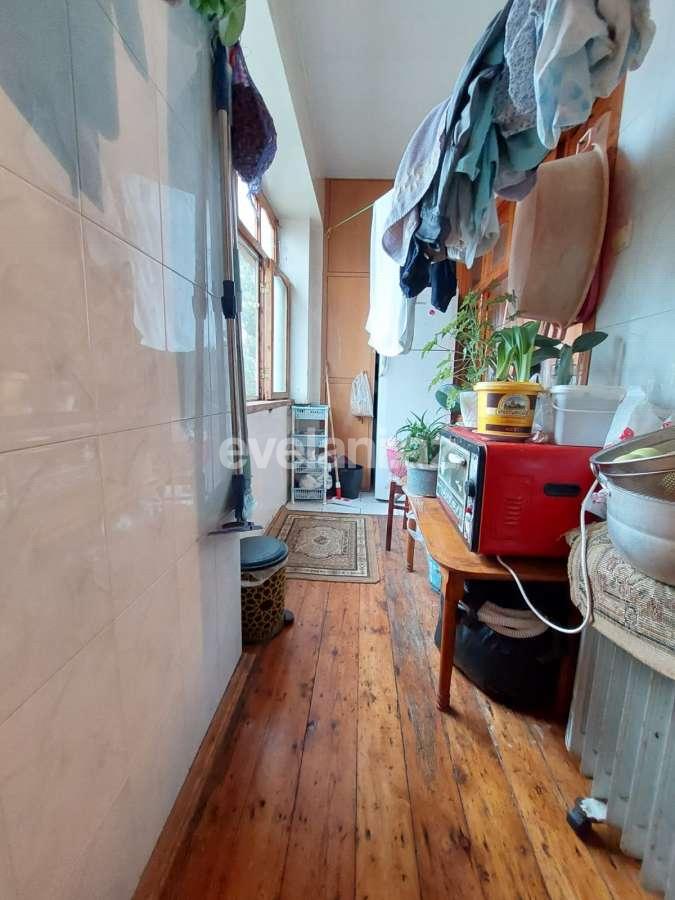 Satılır, köhnə tikili, 3 otaqlı, 80 m², Bakı, Nizami r, Xalqlar Dostluğu m.