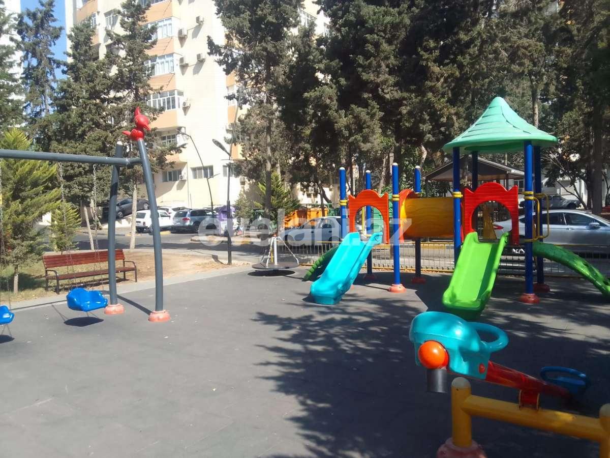 Satılır, köhnə tikili, 3 otaqlı, 70 m², Bakı, Nərimanov r, Gənclik m.