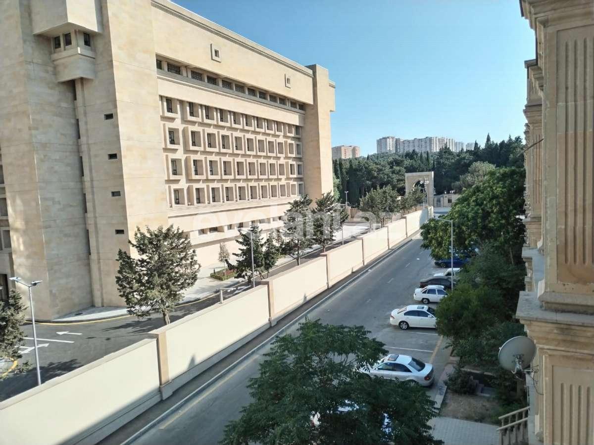 Продаётся, вторичка, 3-комнаты, 75 m², Баку, Ясамальский r, Элмляр Академиясы m.