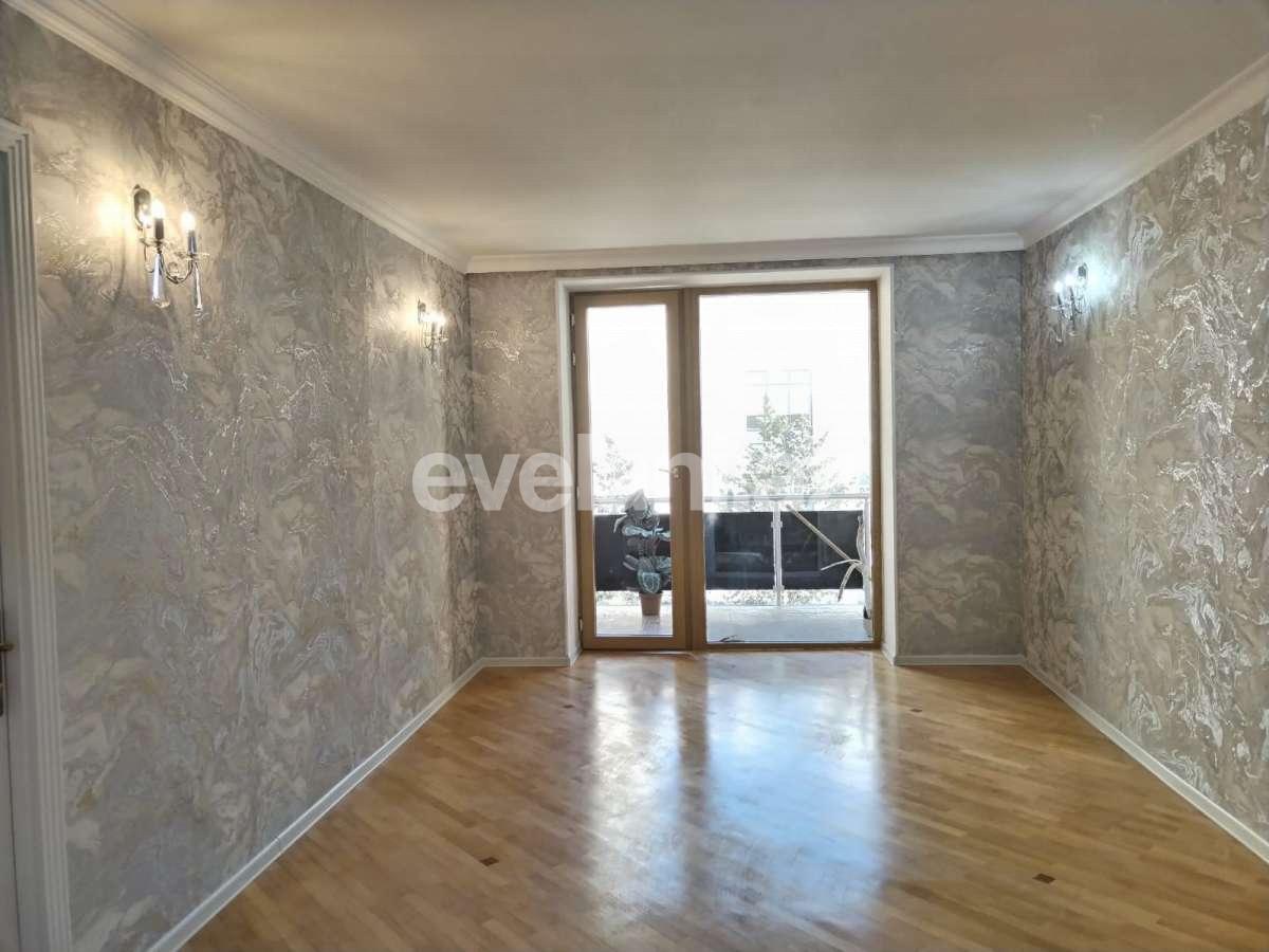 Продаётся, вторичка, 3-комнаты, 75 m², Баку, Ясамальский r, Элмляр Академиясы m.