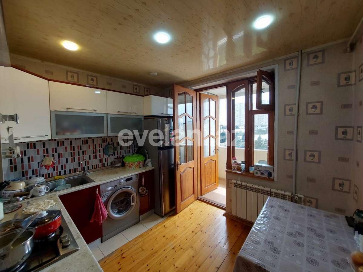 Satılır, köhnə tikili, 3 otaqlı, 85 m², Bakı, Nizami r, Xalqlar Dostluğu m.