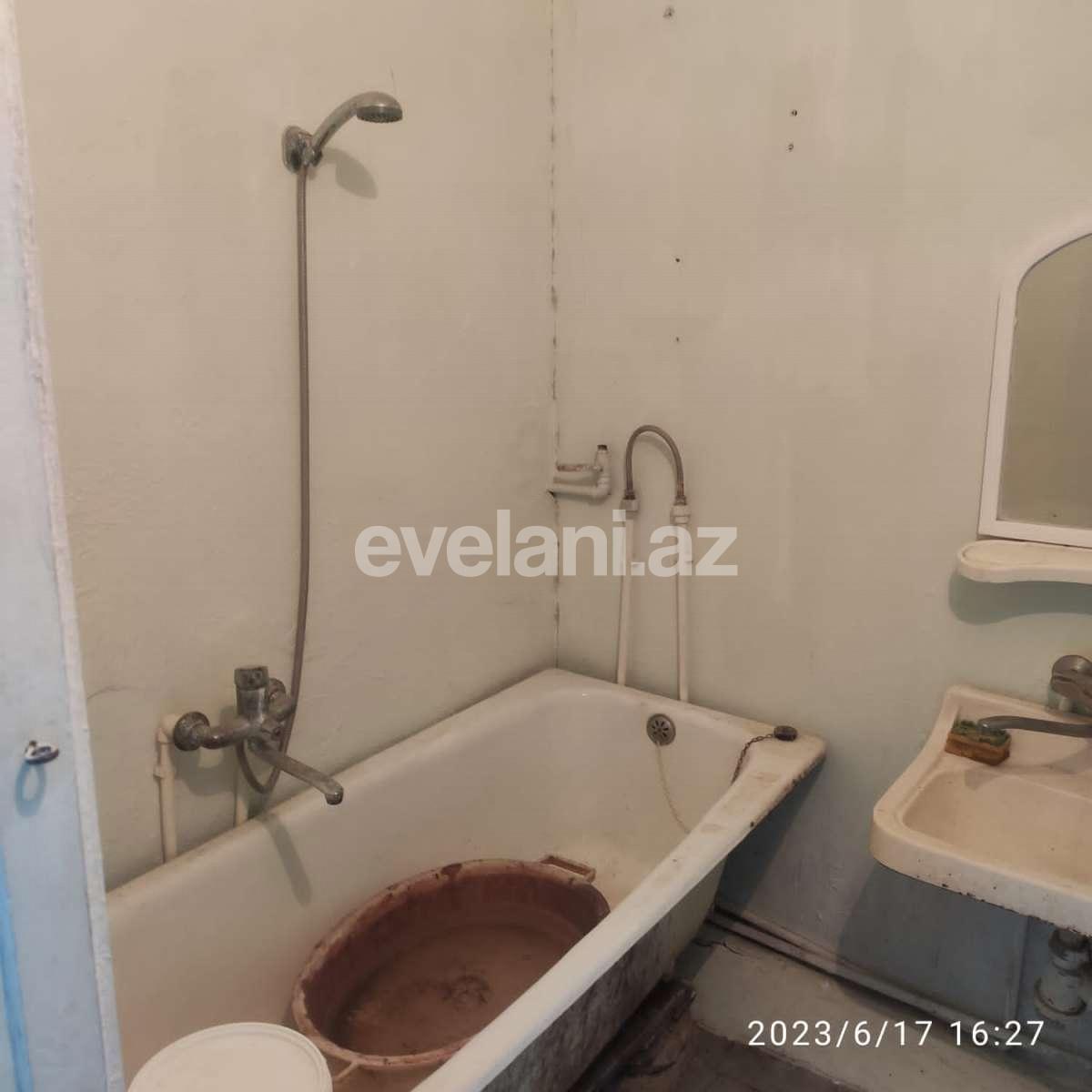 Satılır, köhnə tikili, 2 otaqlı, 65 m², Bakı, Nizami r, Xalqlar Dostluğu m.