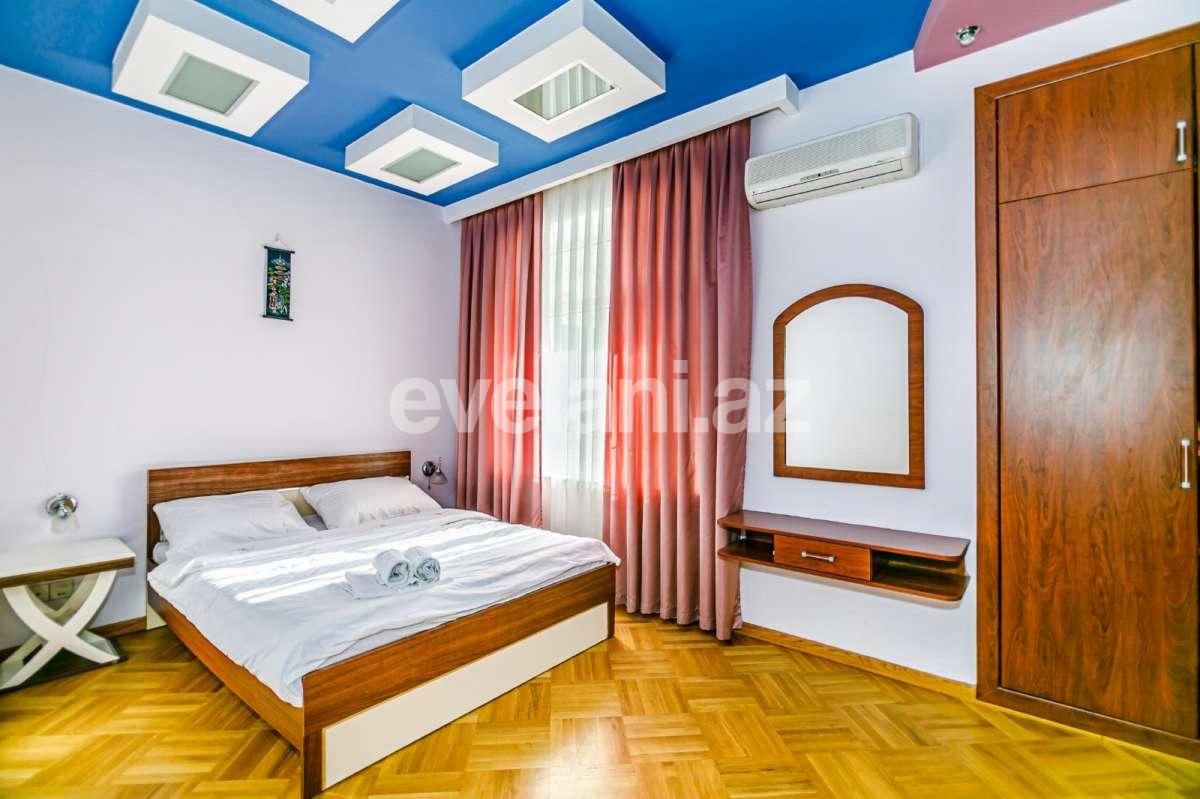 Rent, old building, 3 room, 130 m², Baku, Nasimi r, Sahil m.