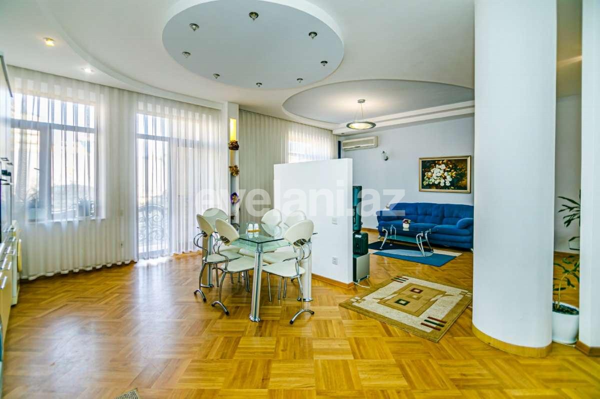 Rent, old building, 3 room, 130 m², Baku, Nasimi r, Sahil m.