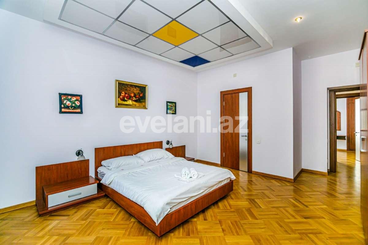 Rent, old building, 3 room, 130 m², Baku, Nasimi r, Sahil m.