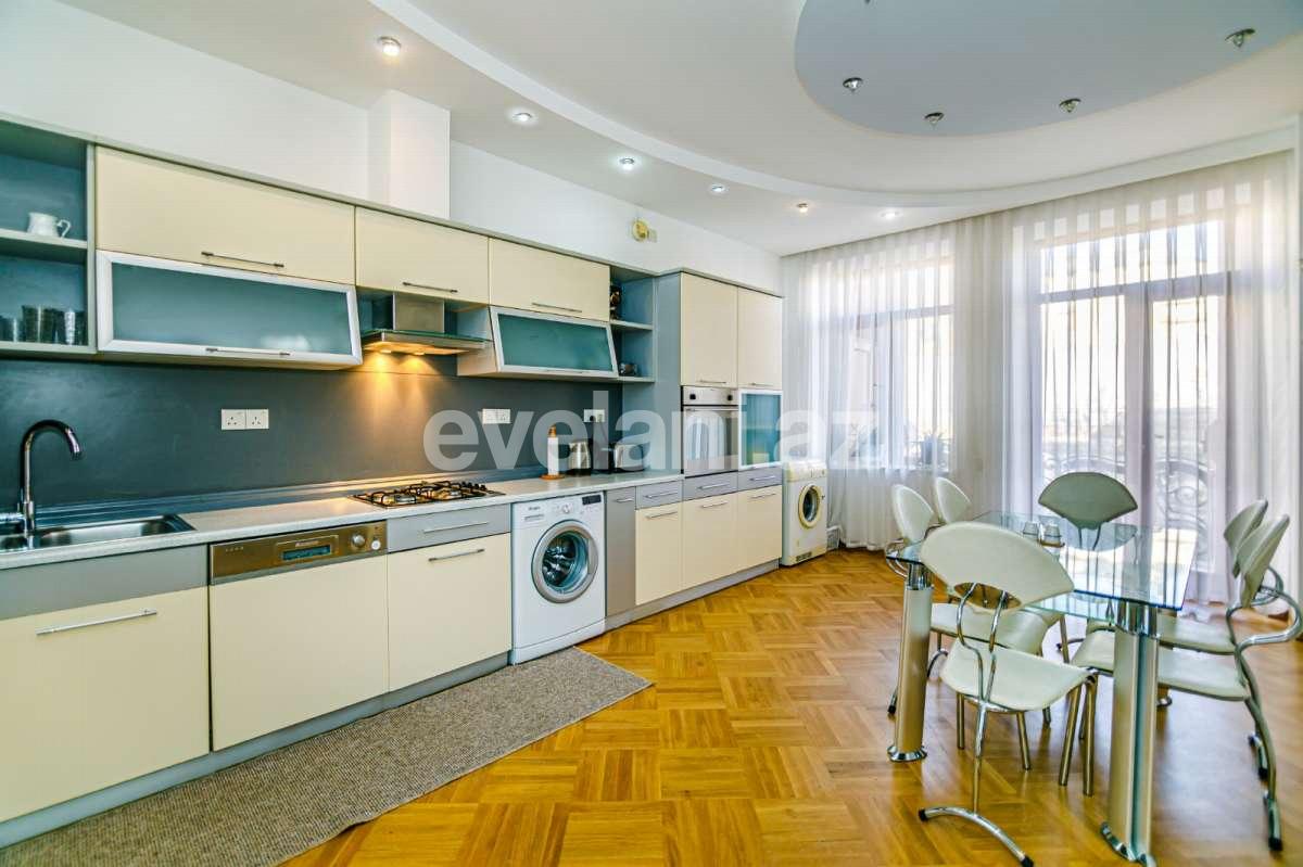 Rent, old building, 3 room, 130 m², Baku, Nasimi r, Sahil m.