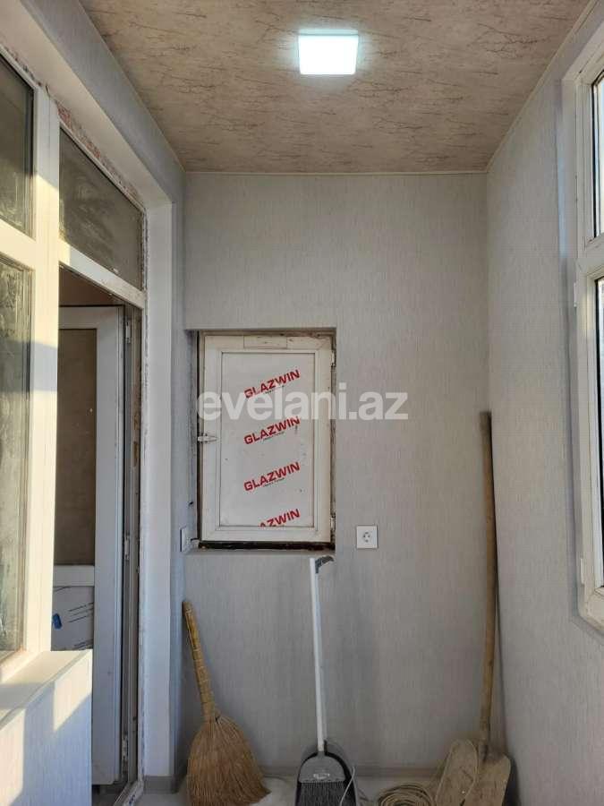 Satılır, köhnə tikili, 3 otaqlı, 50 m², Bakı, Binəqədi r, 7-ci mikrorayon q, Azadlıq prospekti m.