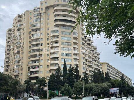 Satılır, yeni tikili, 4 otaqlı, 160 m², Bakı, Binəqədi r, 8-ci mikrorayon q, Azadlıq prospekti m.