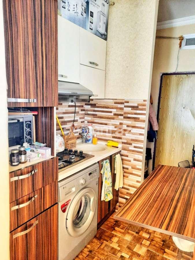 Satılır, köhnə tikili, 2 otaqlı, 45 m², Bakı, Nəsimi r, 4-cü mikrorayon q, Memar Əcəmi m.