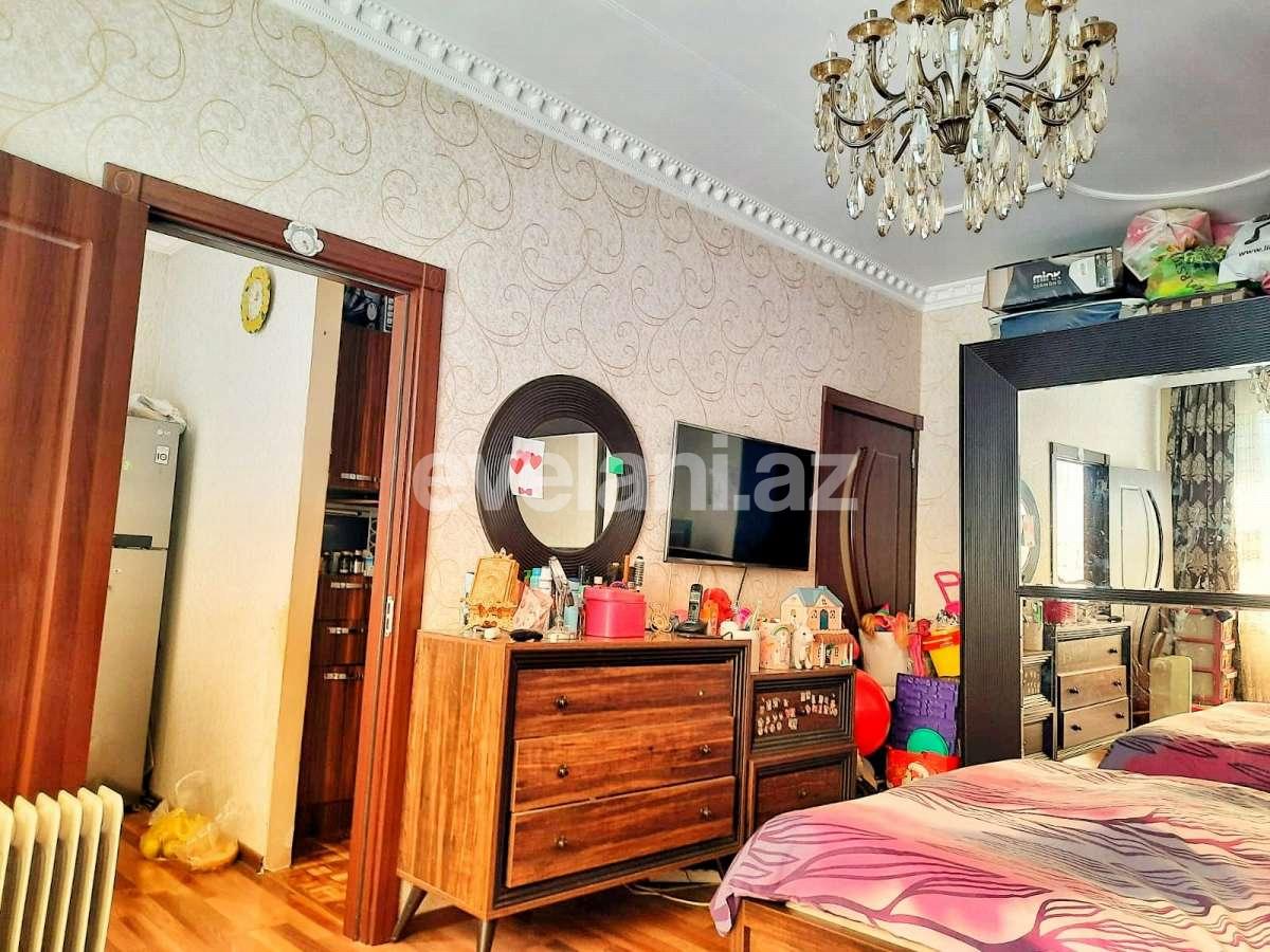 Satılır, köhnə tikili, 2 otaqlı, 45 m², Bakı, Nəsimi r, 4-cü mikrorayon q, Memar Əcəmi m.
