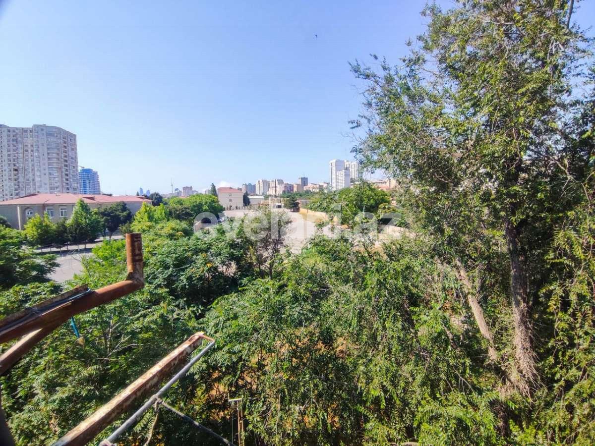 Satılır, köhnə tikili, 25 otaqlı, 60 m², Bakı, Yasamal r, Nizami m.