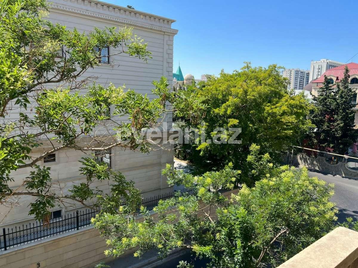 Satılır, köhnə tikili, 3 otaqlı, 80 m², Bakı, Yasamal r, Elmlər Akademiyası m.