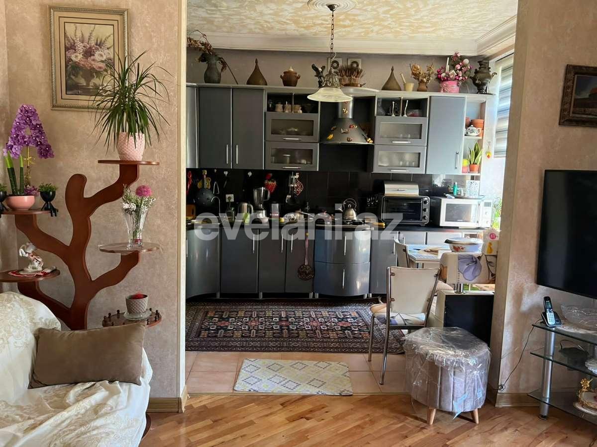 Satılır, köhnə tikili, 3 otaqlı, 80 m², Bakı, Yasamal r, Elmlər Akademiyası m.
