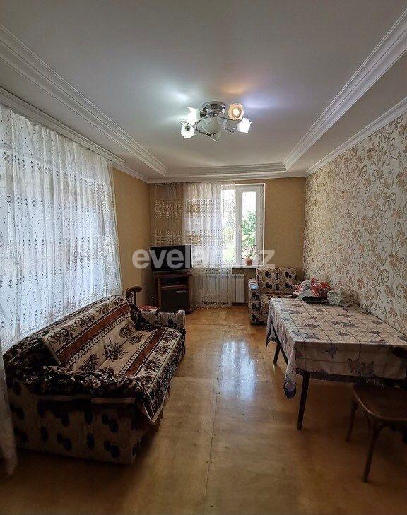 Satılır, köhnə tikili, 2 otaqlı, 70 m², Bakı, Binəqədi r, 9-cu mikrorayon q.
