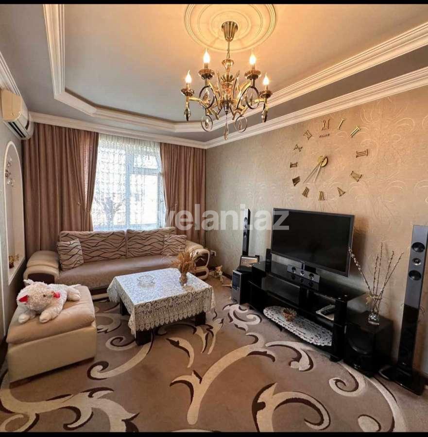 Satılır, köhnə tikili, 2 otaqlı, 70 m², Bakı, Binəqədi r, 9-cu mikrorayon q, Memar Əcəmi m.