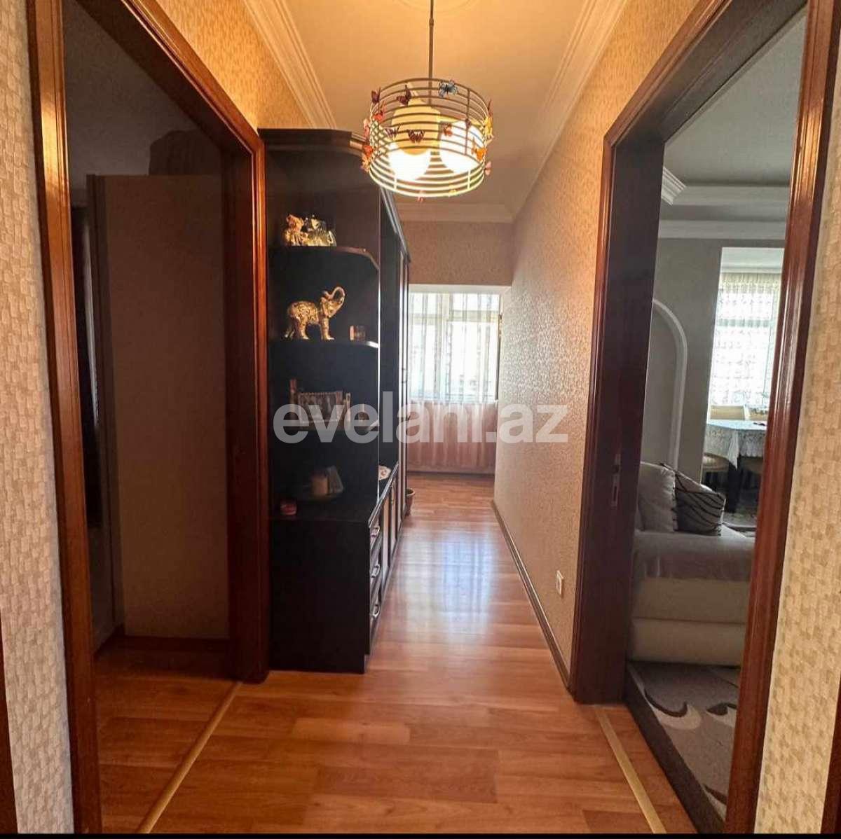 Satılır, köhnə tikili, 2 otaqlı, 70 m², Bakı, Binəqədi r, 9-cu mikrorayon q, Memar Əcəmi m.