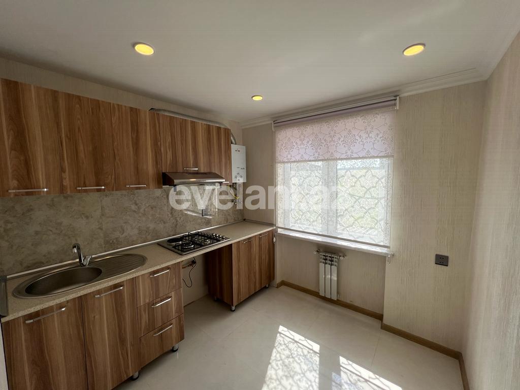 Satılır, köhnə tikili, 2 otaqlı, 45 m², Bakı, Yasamal r, Elmlər Akademiyası m.