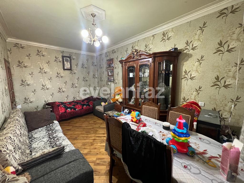 Satılır, köhnə tikili, 2 otaqlı, 60 m², Bakı, Suraxanı r, Yeni Günəşli q, Xalqlar Dostluğu m.