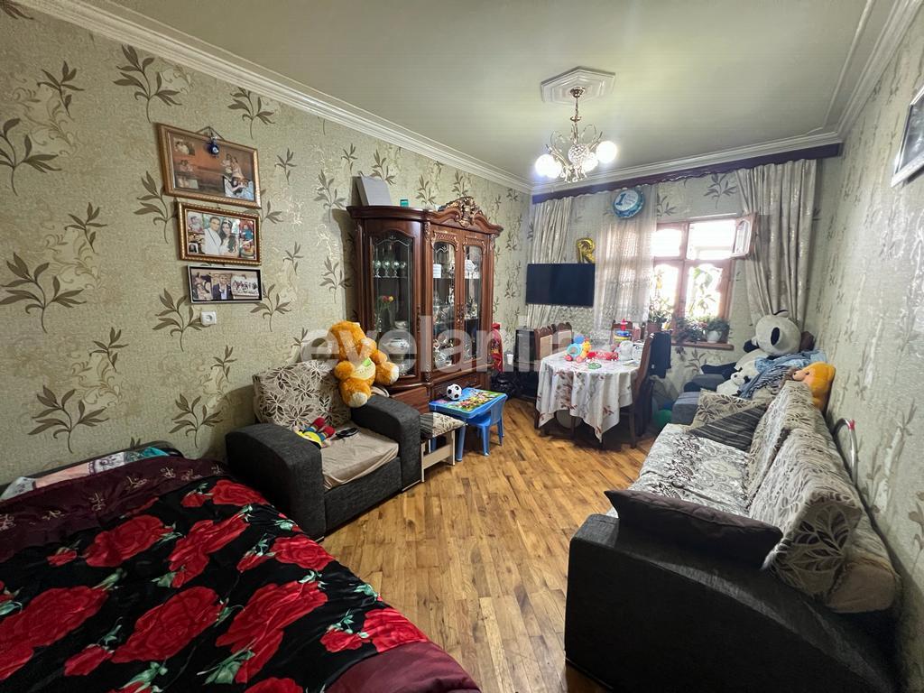 Satılır, köhnə tikili, 2 otaqlı, 60 m², Bakı, Suraxanı r, Yeni Günəşli q, Xalqlar Dostluğu m.