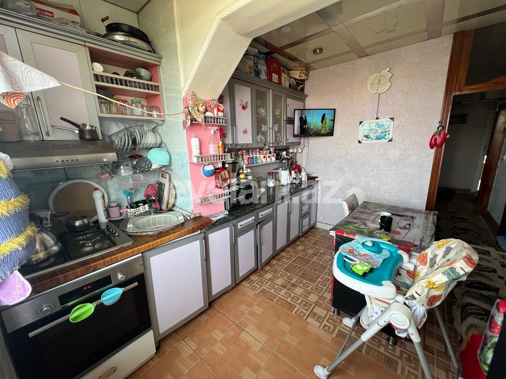 Satılır, köhnə tikili, 2 otaqlı, 60 m², Bakı, Suraxanı r, Yeni Günəşli q, Xalqlar Dostluğu m.